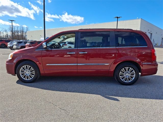 2014 Chrysler Town & Country Touring-L