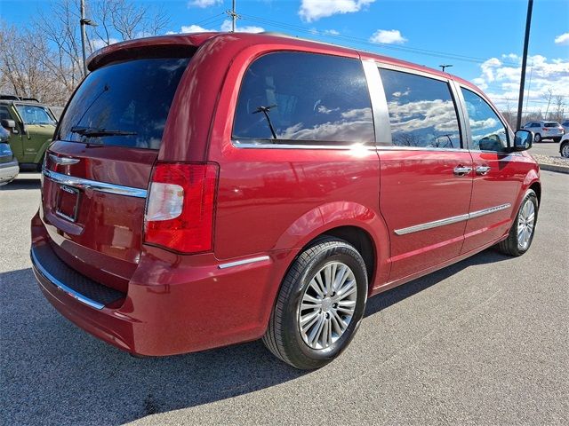 2014 Chrysler Town & Country Touring-L