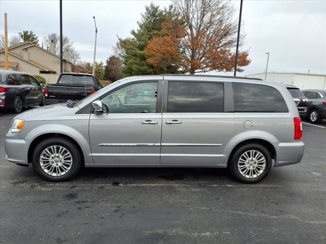 2014 Chrysler Town & Country Touring-L