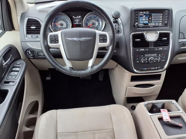 2014 Chrysler Town & Country Touring-L