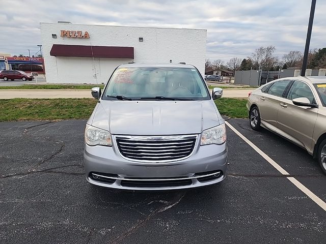 2014 Chrysler Town & Country Touring-L