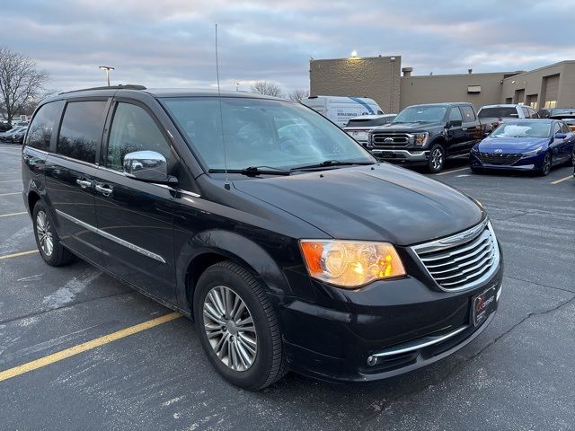 2014 Chrysler Town & Country Touring-L