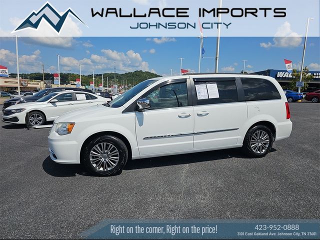 2014 Chrysler Town & Country Touring-L