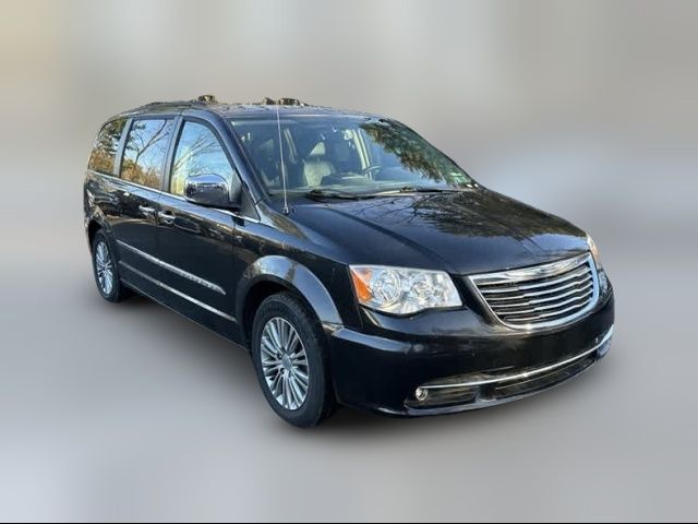 2014 Chrysler Town & Country Touring-L