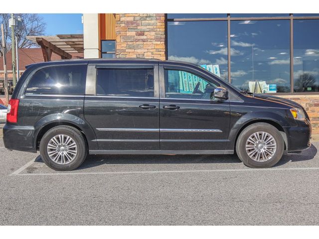 2014 Chrysler Town & Country Touring-L