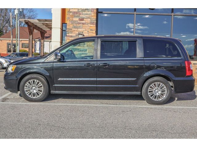 2014 Chrysler Town & Country Touring-L