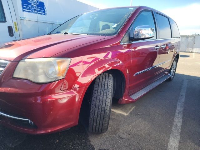 2014 Chrysler Town & Country Touring-L