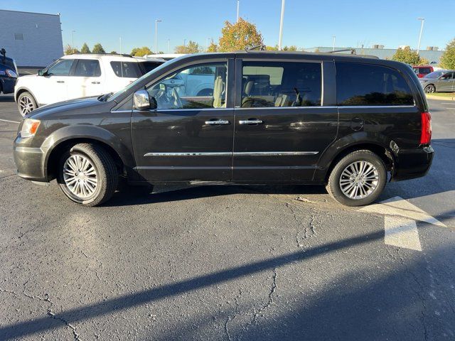 2014 Chrysler Town & Country Touring-L