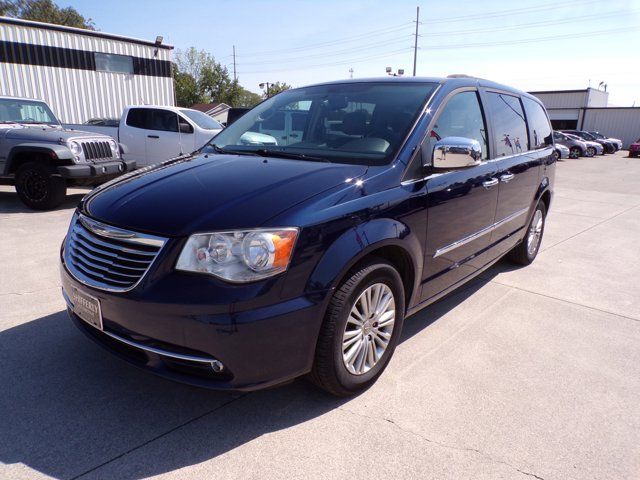 2014 Chrysler Town & Country Touring-L