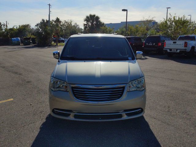 2014 Chrysler Town & Country Touring-L