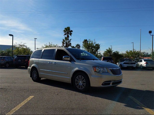 2014 Chrysler Town & Country Touring-L