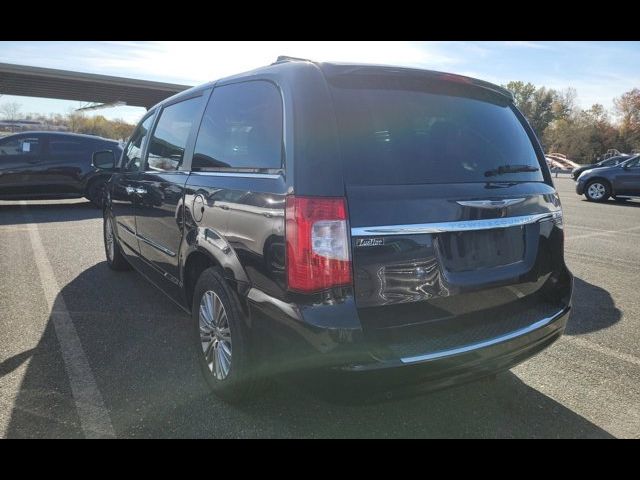 2014 Chrysler Town & Country Touring-L