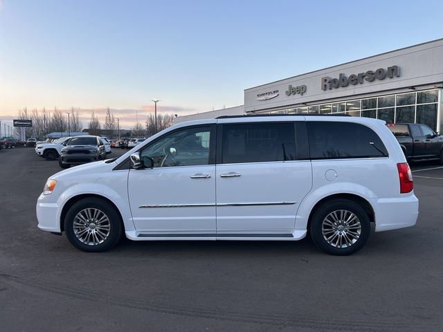 2014 Chrysler Town & Country Touring-L