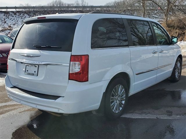 2014 Chrysler Town & Country Touring-L