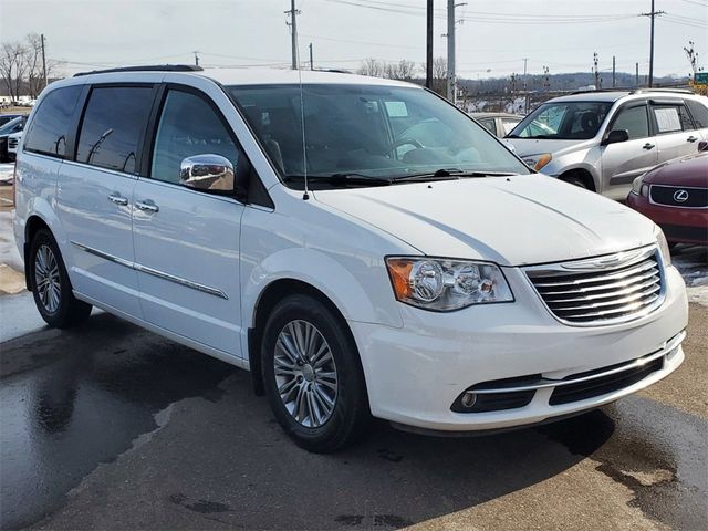 2014 Chrysler Town & Country Touring-L