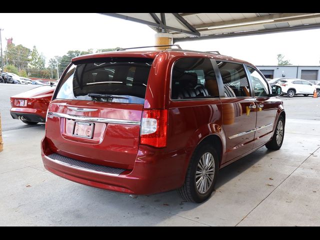 2014 Chrysler Town & Country Touring-L