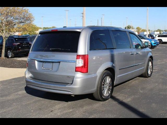 2014 Chrysler Town & Country Touring-L