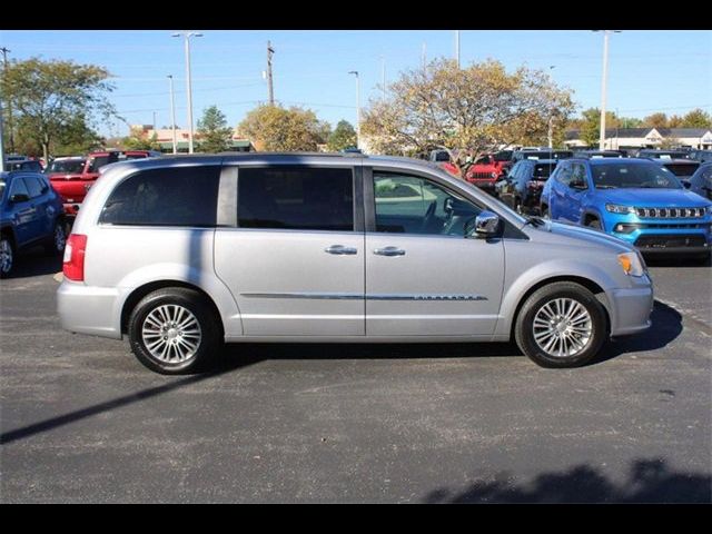 2014 Chrysler Town & Country Touring-L