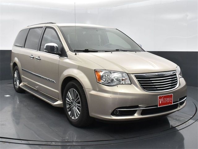 2014 Chrysler Town & Country Touring-L