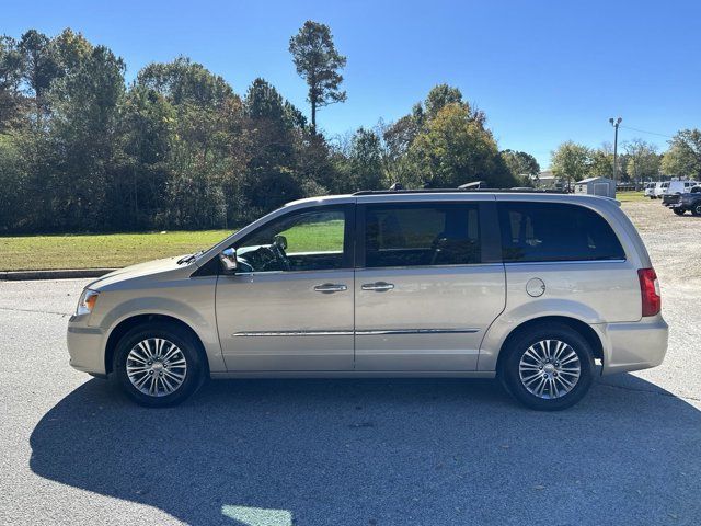 2014 Chrysler Town & Country Touring-L