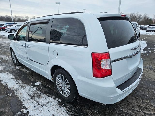 2014 Chrysler Town & Country Touring-L