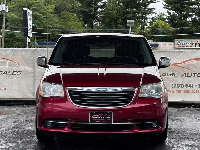 2014 Chrysler Town & Country Touring-L