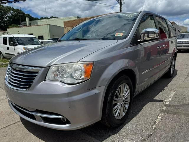 2014 Chrysler Town & Country Touring-L