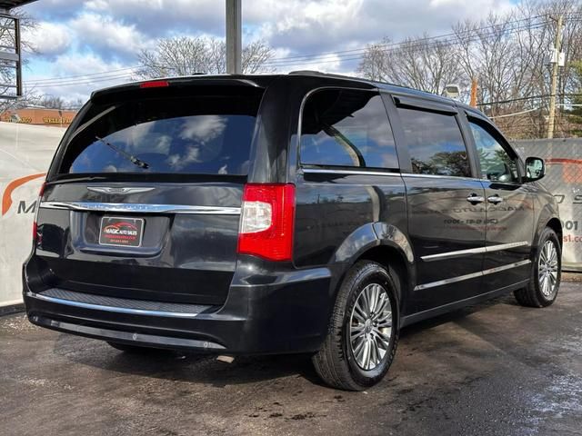 2014 Chrysler Town & Country Touring-L