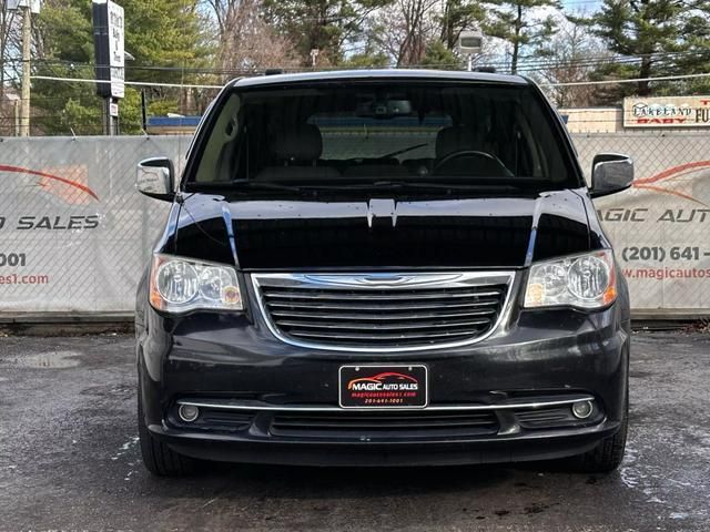 2014 Chrysler Town & Country Touring-L