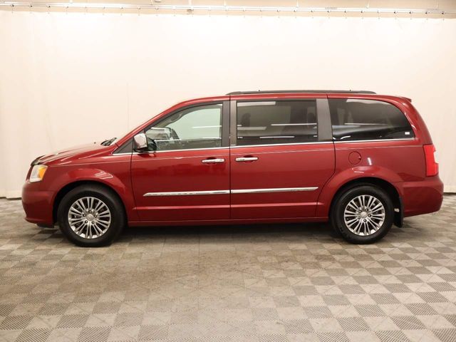 2014 Chrysler Town & Country Touring-L