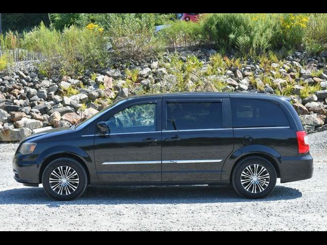 2014 Chrysler Town & Country S