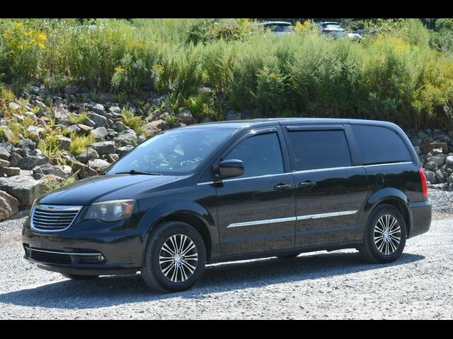 2014 Chrysler Town & Country S