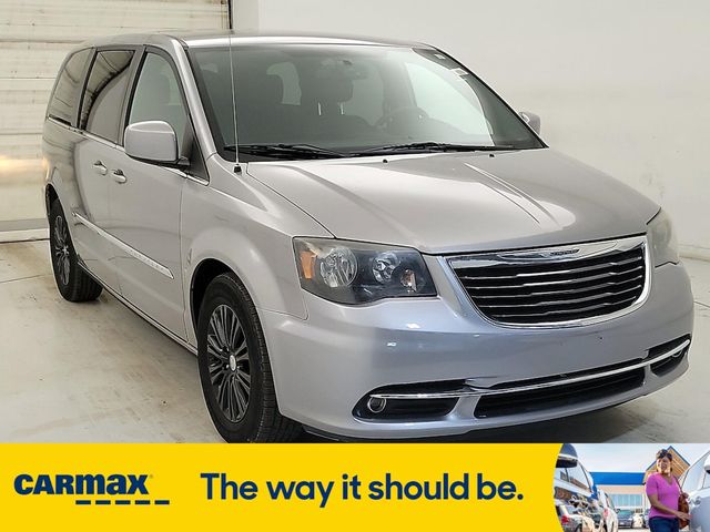 2014 Chrysler Town & Country S