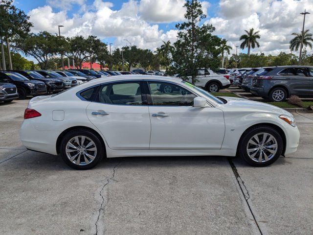 2014 INFINITI Q70 Base