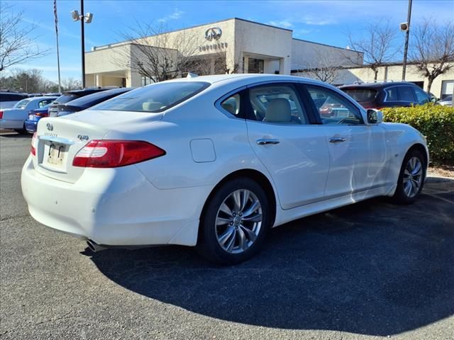 2014 INFINITI Q70 Base