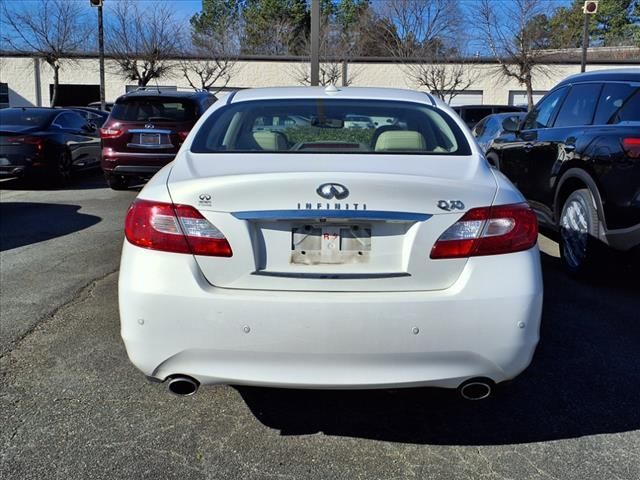 2014 INFINITI Q70 Base