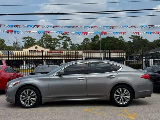 2014 INFINITI Q70 Base