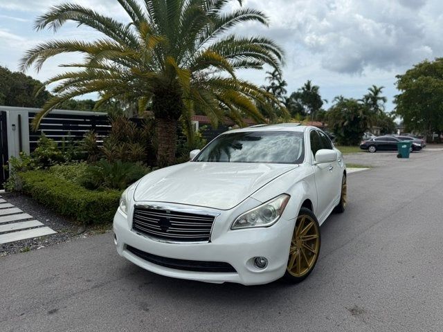 2014 INFINITI Q70 Base