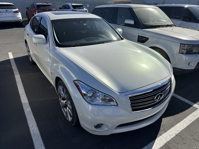 2014 INFINITI Q70 Base