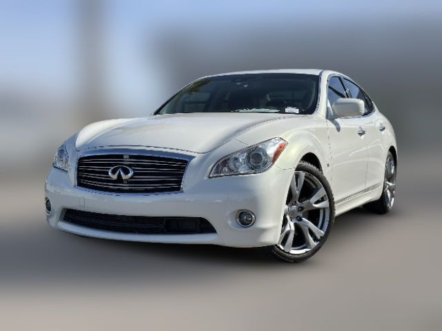 2014 INFINITI Q70 Base