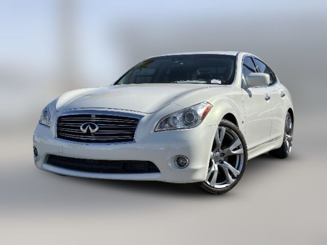 2014 INFINITI Q70 Base