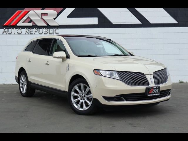 2014 Lincoln MKT Base