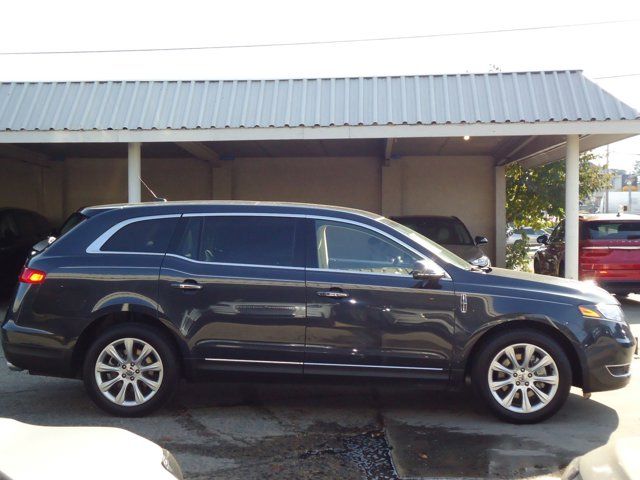 2014 Lincoln MKT Base