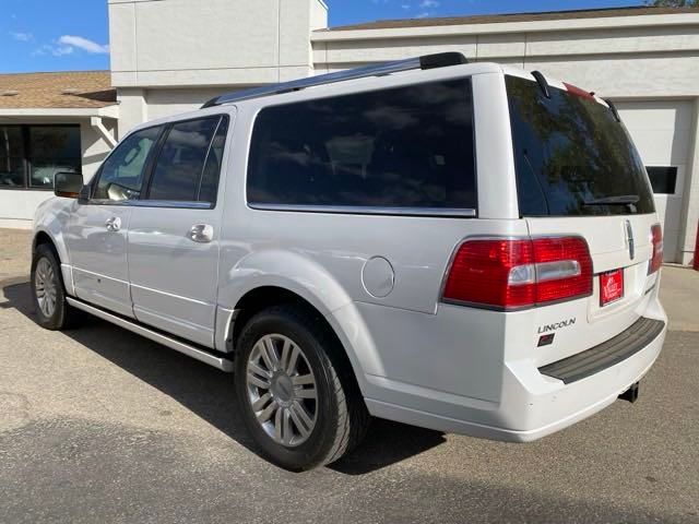 2014 Lincoln Navigator L Base