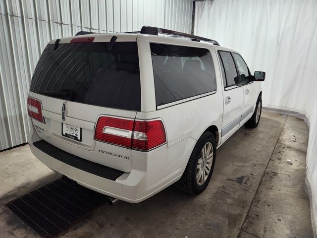 2014 Lincoln Navigator L Base