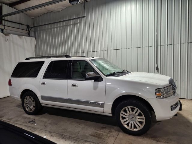 2014 Lincoln Navigator L Base