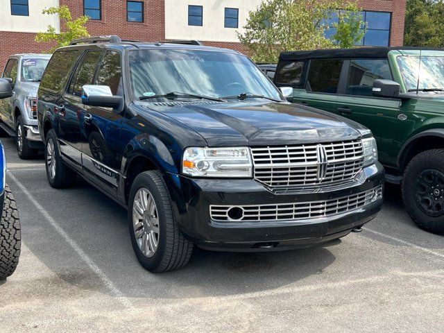 2014 Lincoln Navigator L Base