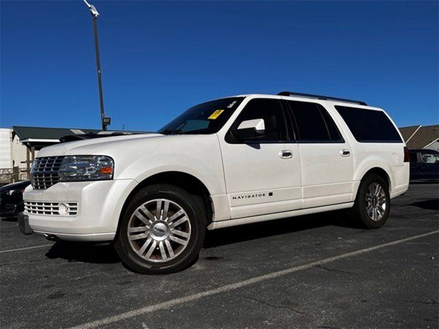 2014 Lincoln Navigator L Base