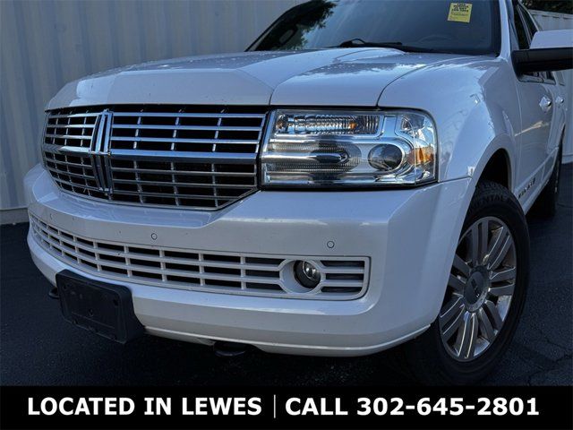 2014 Lincoln Navigator L Base