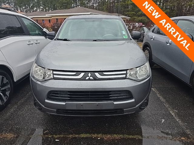 2014 Mitsubishi Outlander ES